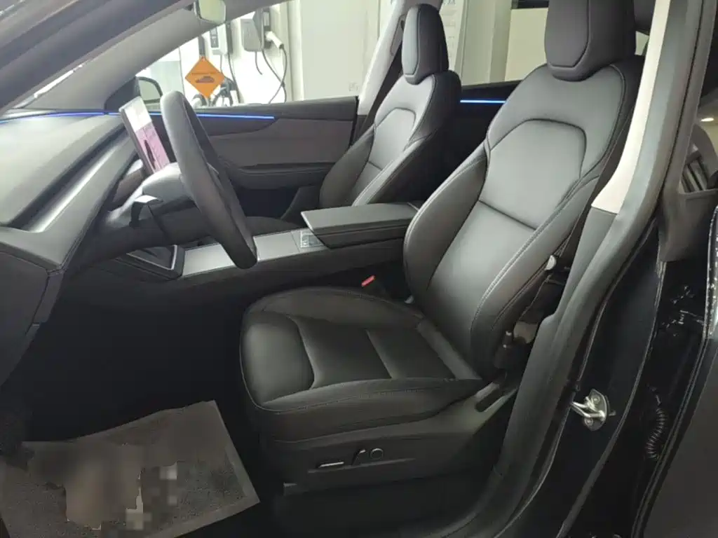 Tesla Model Y — фото 15