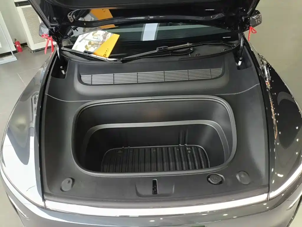 Tesla Model Y — фото 20