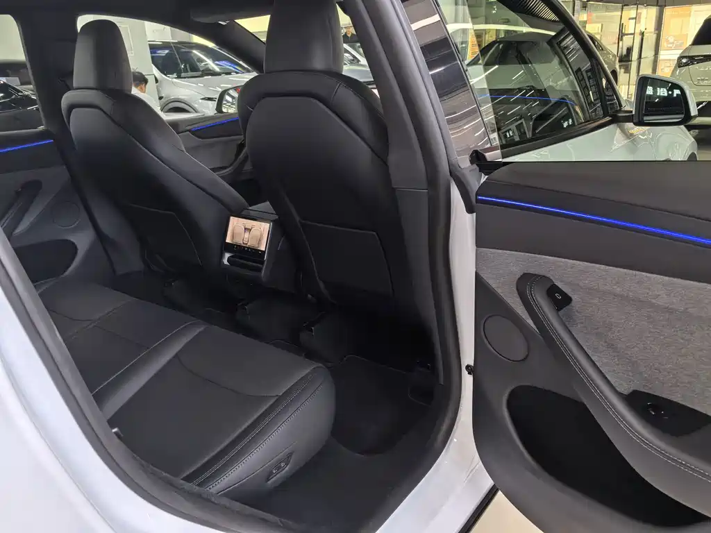 Tesla Model Y — фото 11