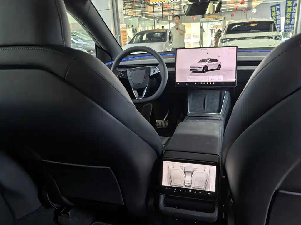 Tesla Model Y — фото 9