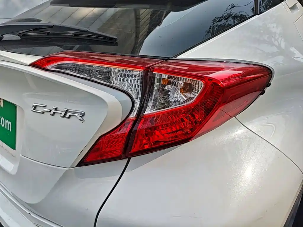 Toyota C-HR — фото 8