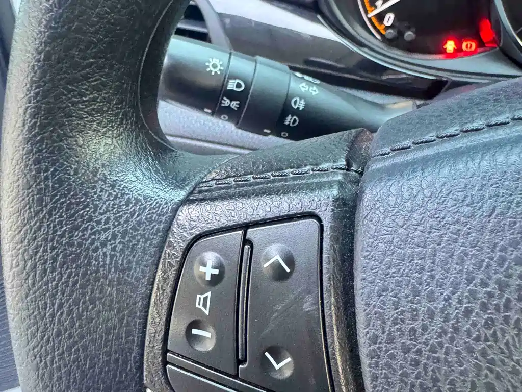 Toyota Yaris L — фото 17