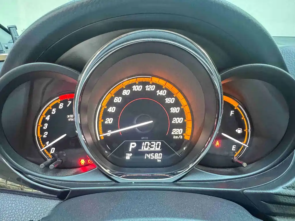 Toyota Yaris L — фото 18