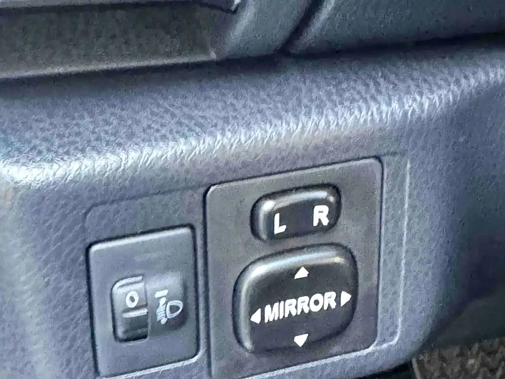 Toyota Yaris L — фото 19