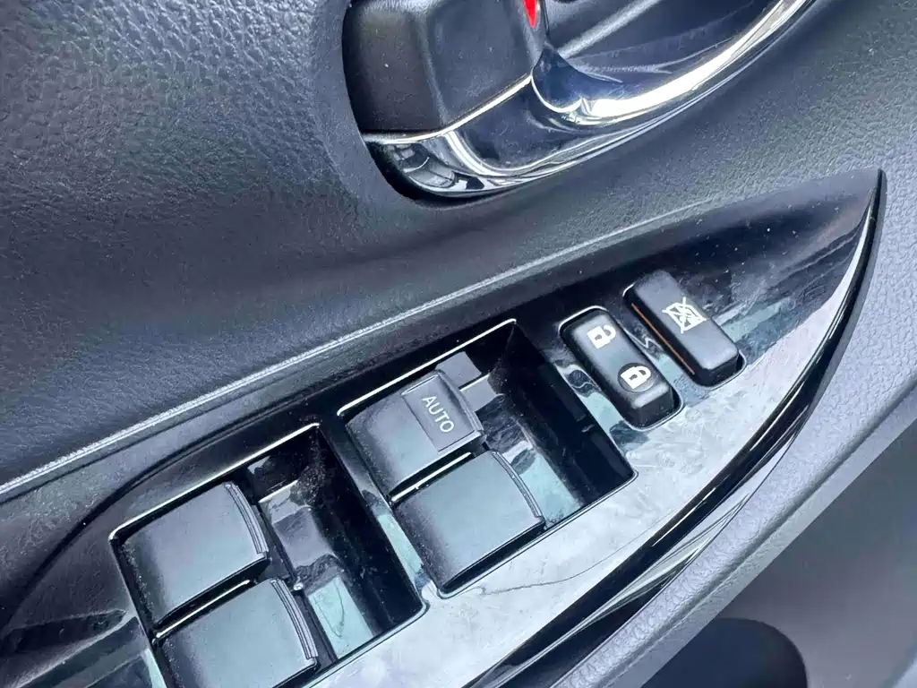 Toyota Yaris L — фото 20