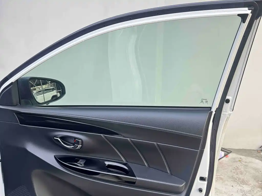 Toyota Yaris L — фото 30