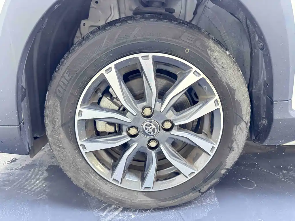 Toyota Yaris L — фото 33