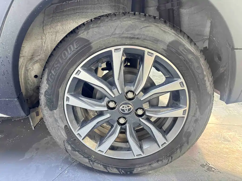 Toyota Yaris L — фото 39