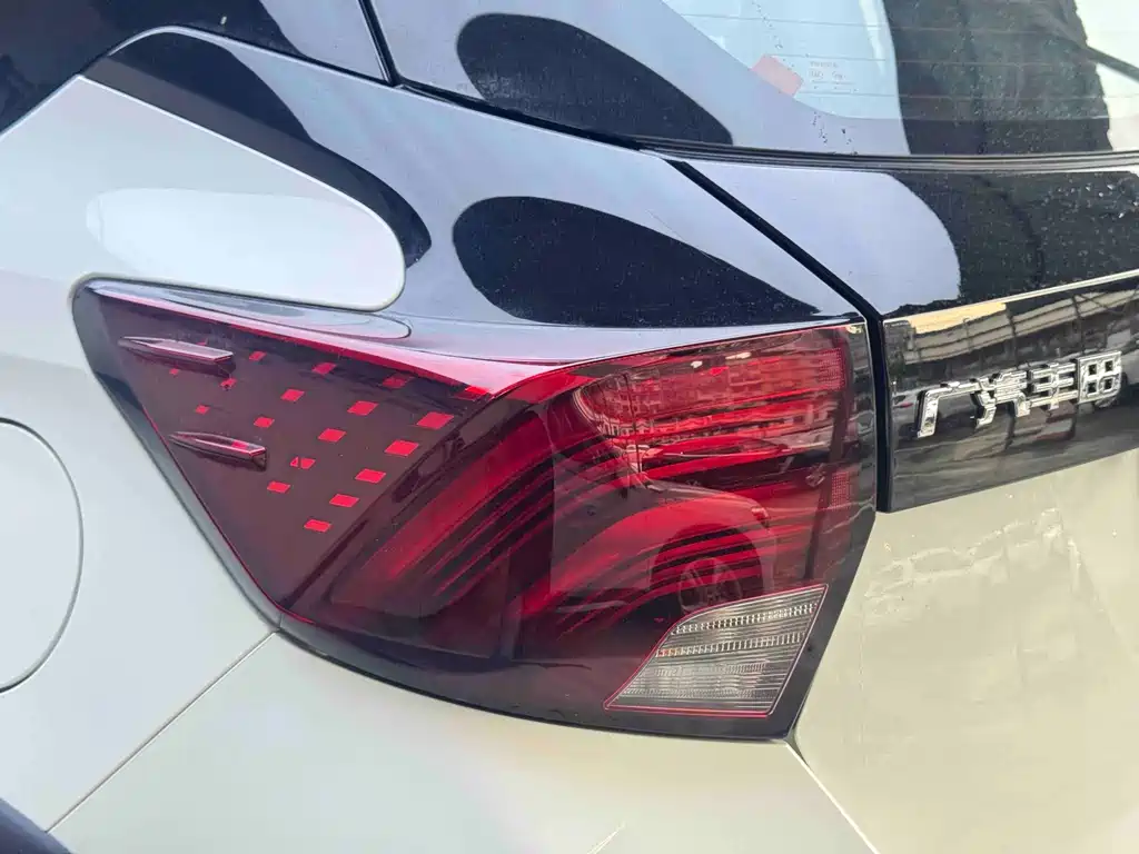 Toyota Yaris L — фото 40