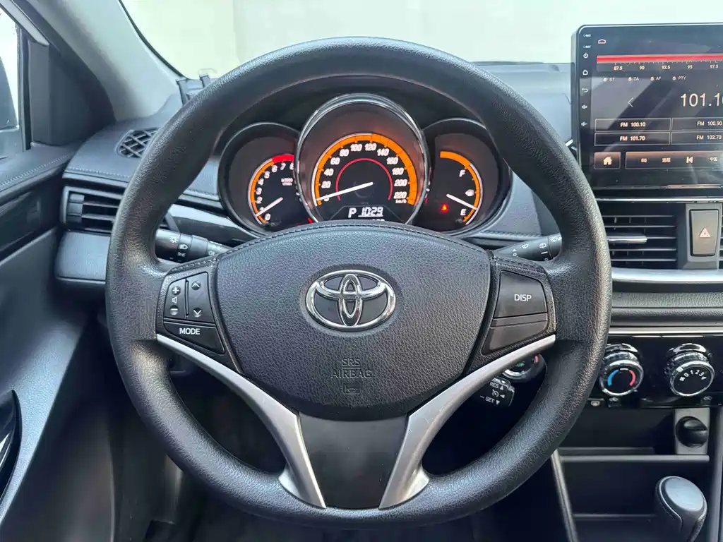Toyota Yaris L — фото 10