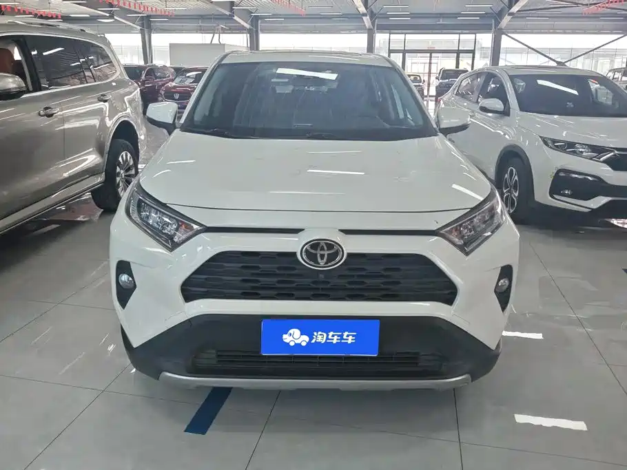 Toyota RAV4 — фото 2