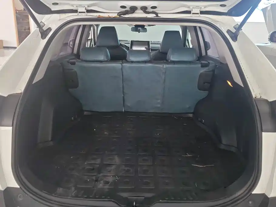 Toyota RAV4 — фото 4