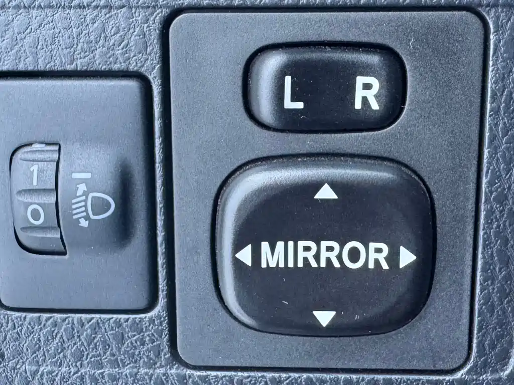 Toyota Yaris L — фото 8