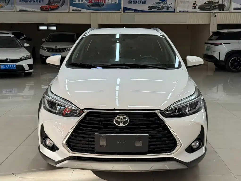 Toyota Yaris L — фото 2