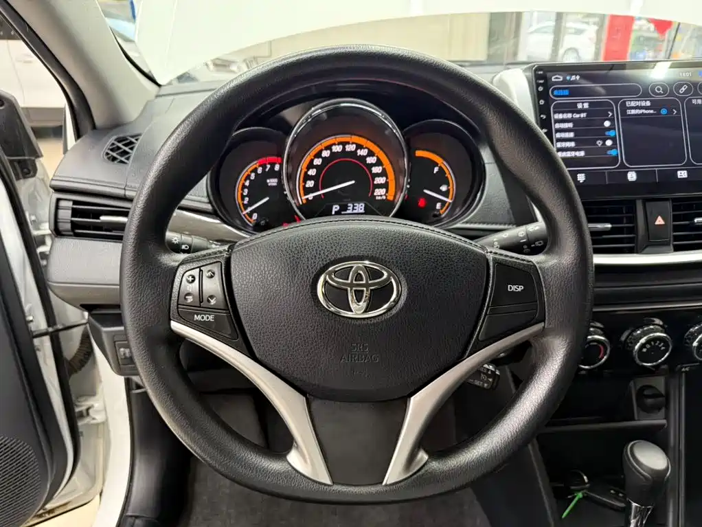 Toyota Yaris L — фото 11