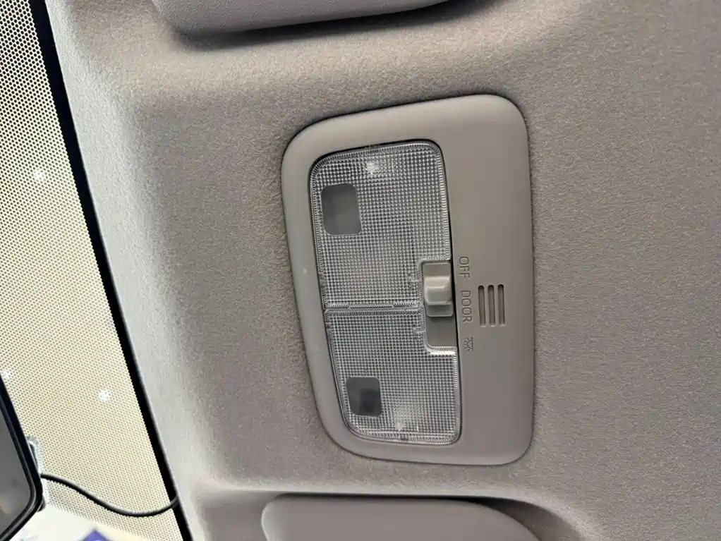 Toyota Yaris L — фото 14
