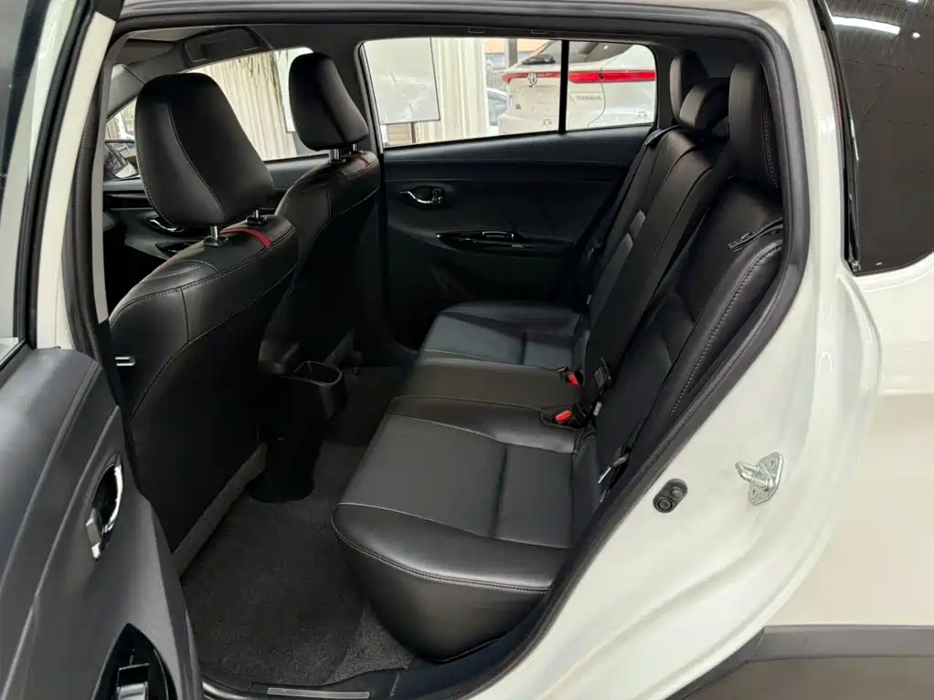 Toyota Yaris L — фото 17