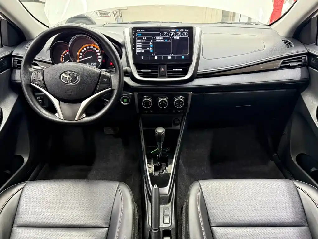 Toyota Yaris L — фото 18