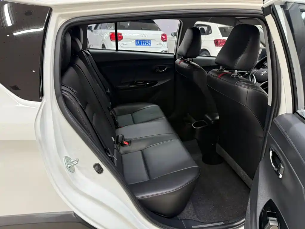 Toyota Yaris L — фото 20