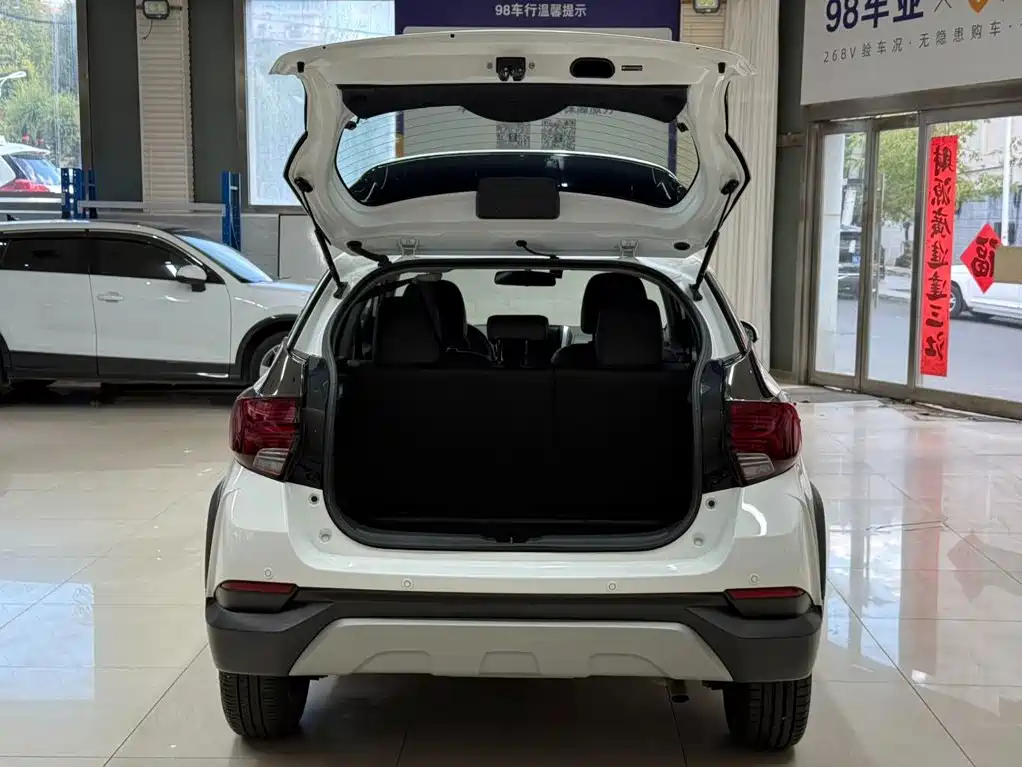 Toyota Yaris L — фото 22