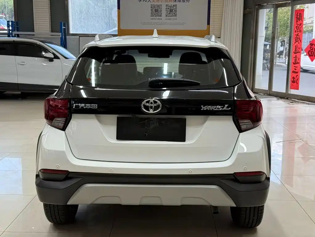 Toyota Yaris L — фото 5