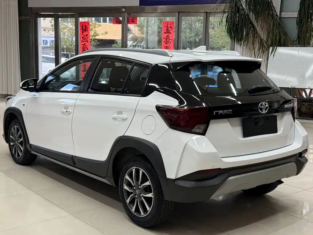 Toyota Yaris L — фото 6