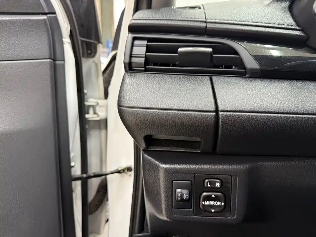 Toyota Yaris L — фото 9