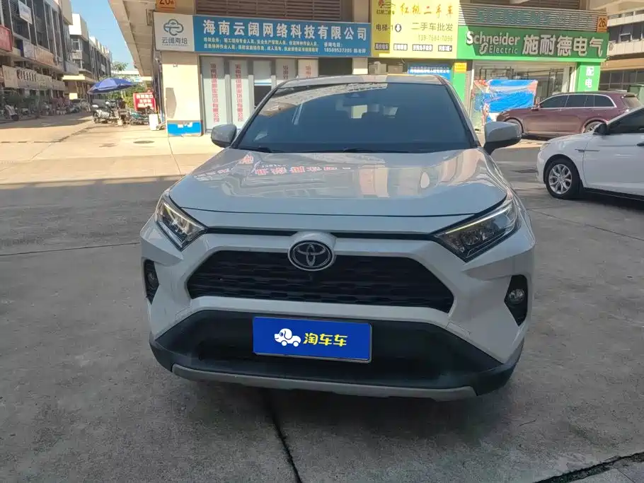 Toyota RAV4 — фото 2