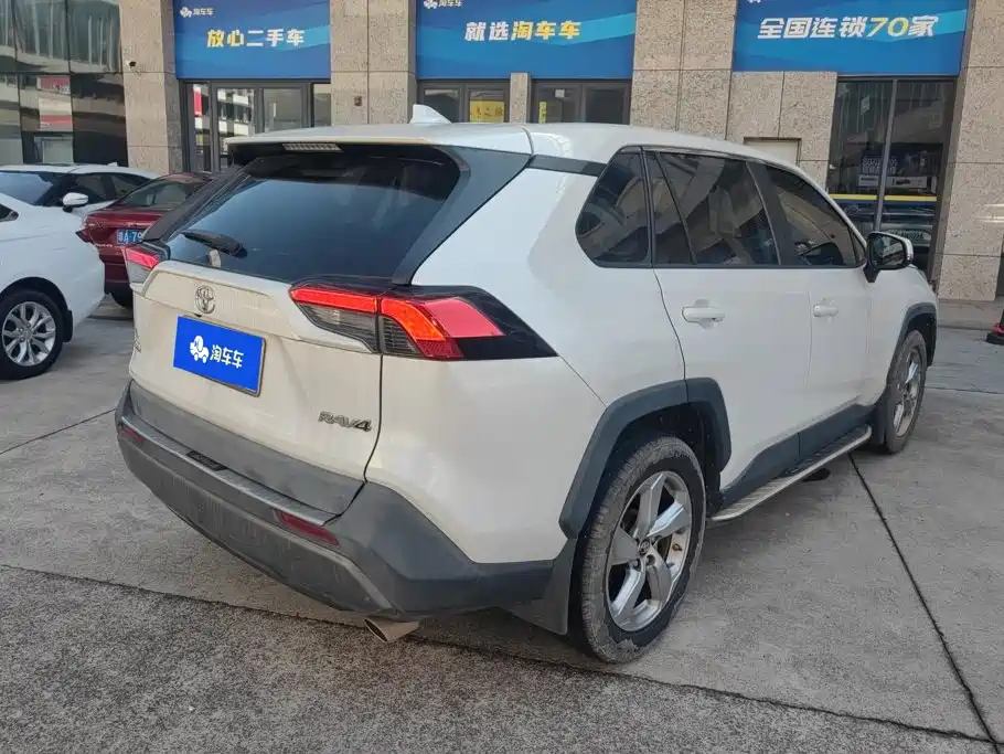Toyota RAV4 — фото 3