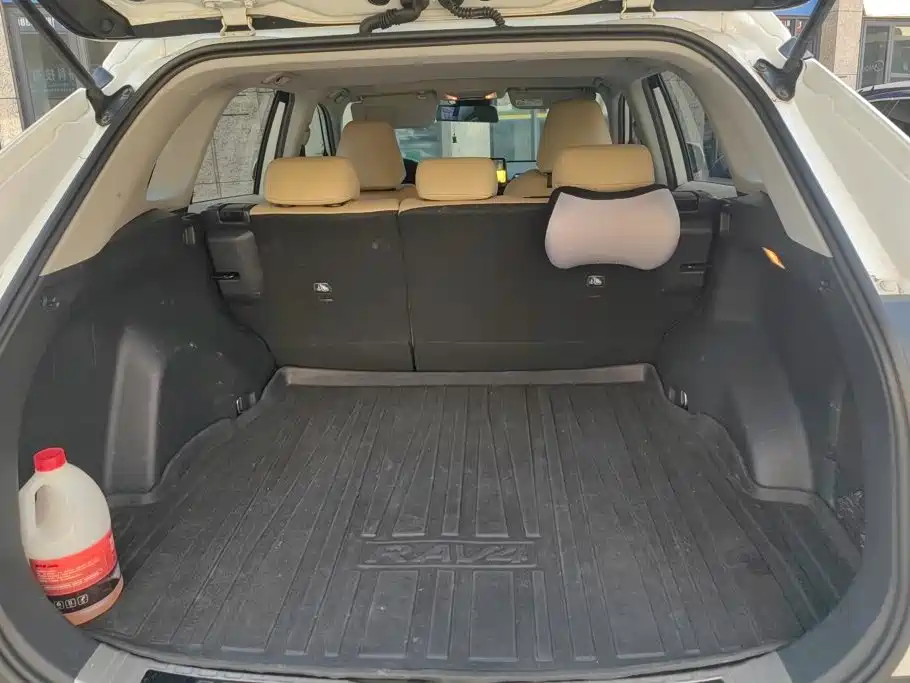 Toyota RAV4 — фото 4