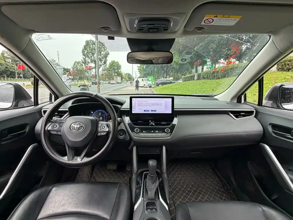 Toyota Corolla Cross — фото 13