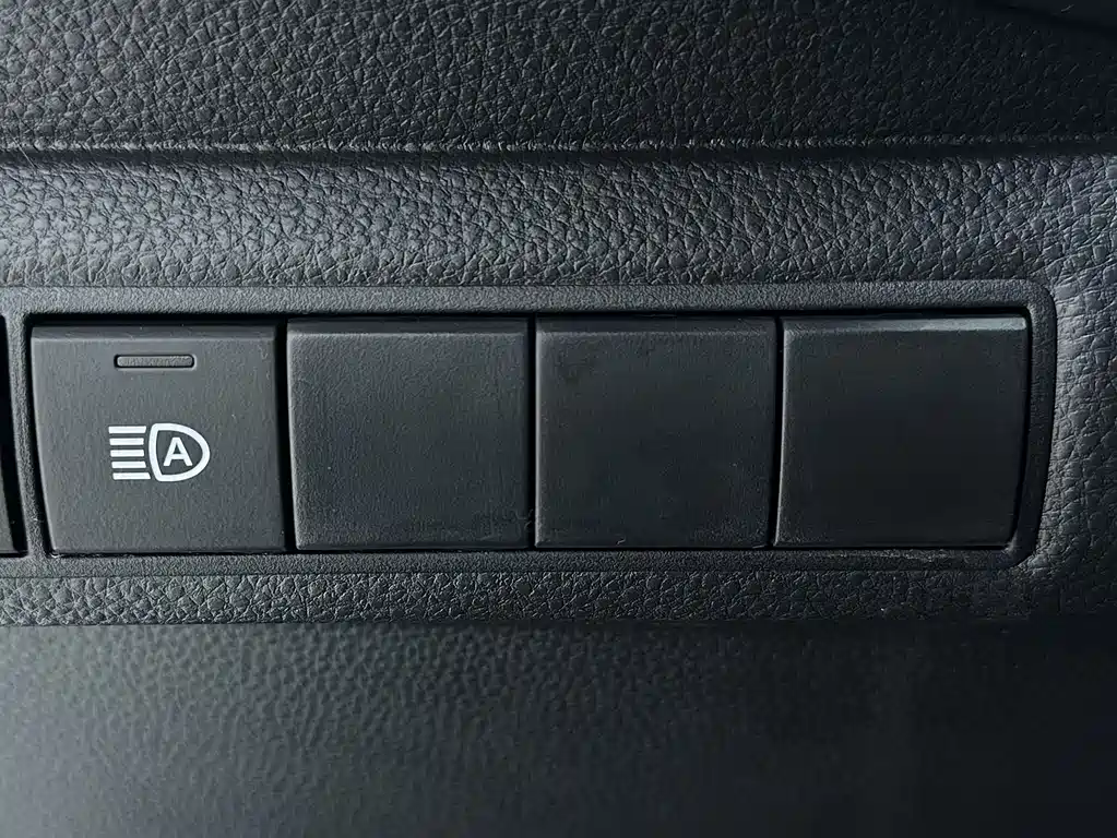 Toyota Corolla — фото 18