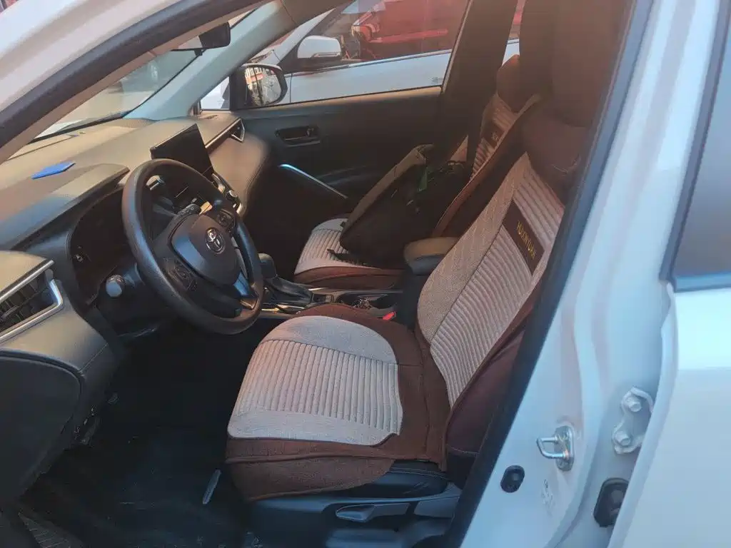 Toyota Corolla Cross — фото 11
