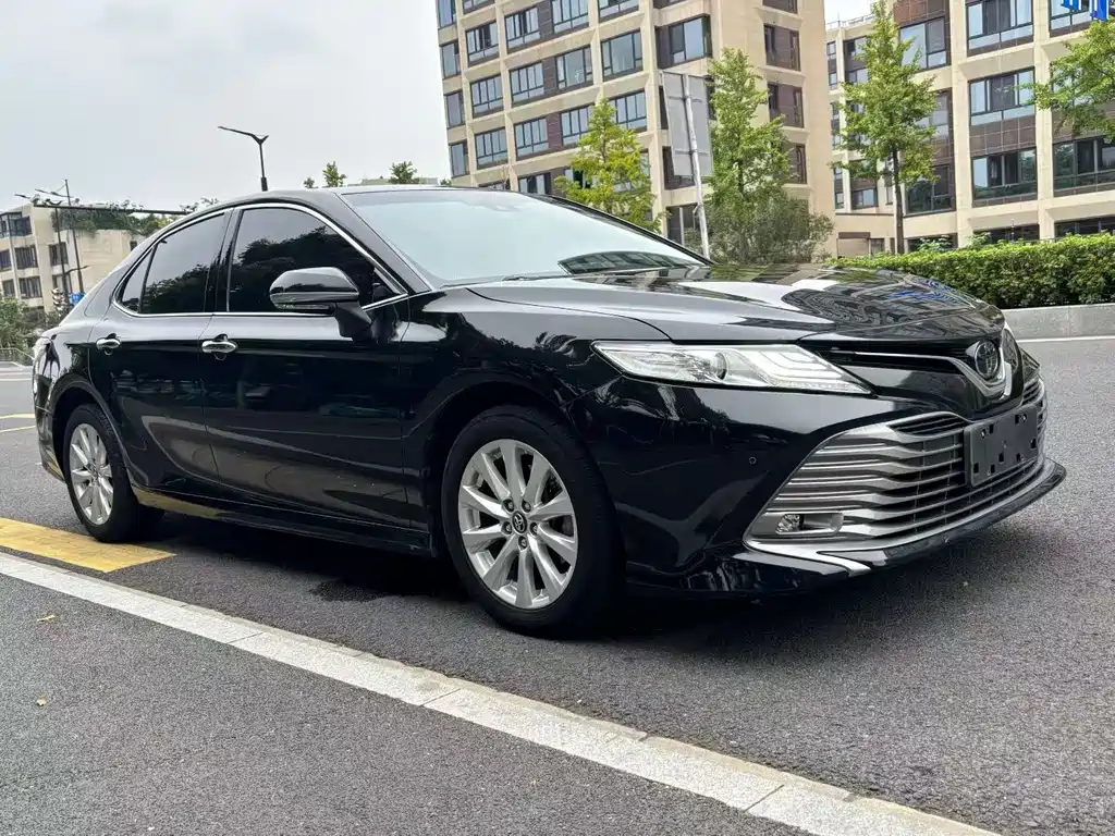 Toyota Camry — фото 3