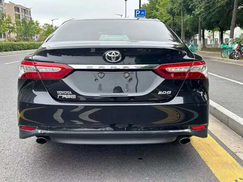 Toyota Camry — фото 5