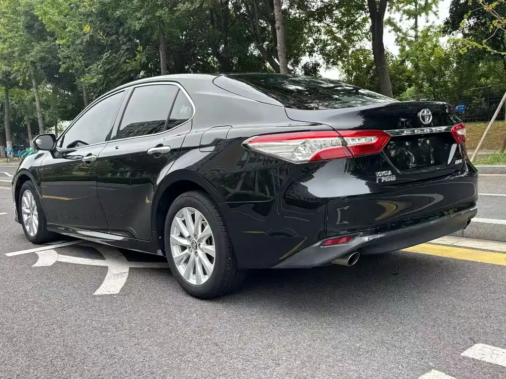 Toyota Camry — фото 7