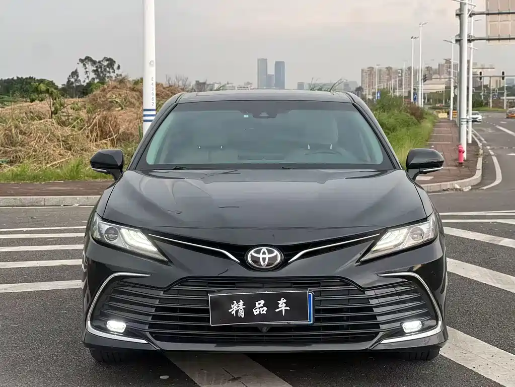Toyota Camry — фото 2