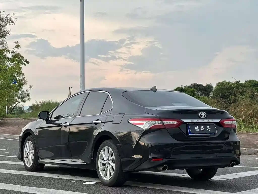 Toyota Camry — фото 4