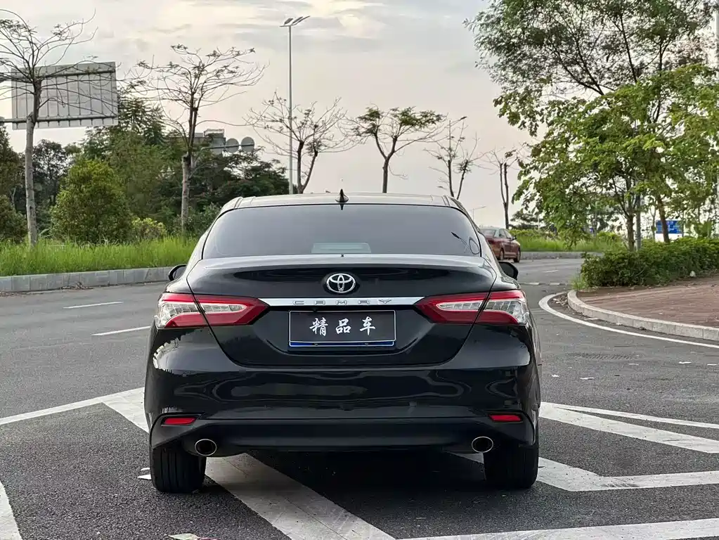 Toyota Camry — фото 5