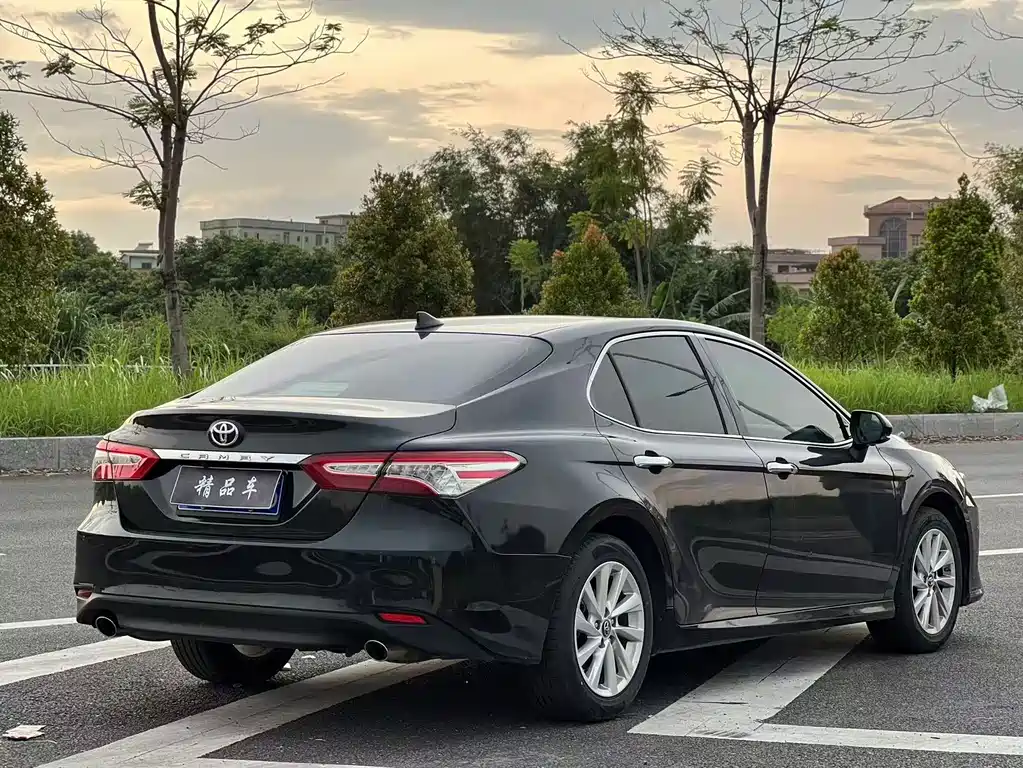Toyota Camry — фото 6