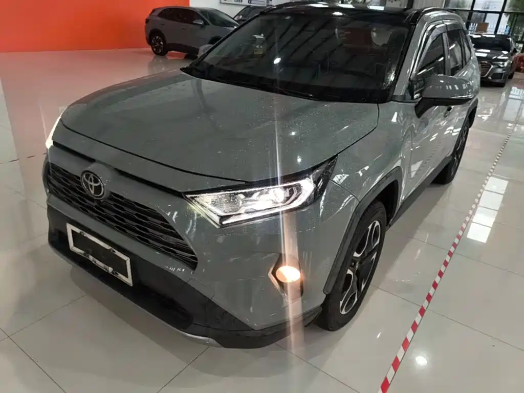 Toyota RAV4 — фото 2