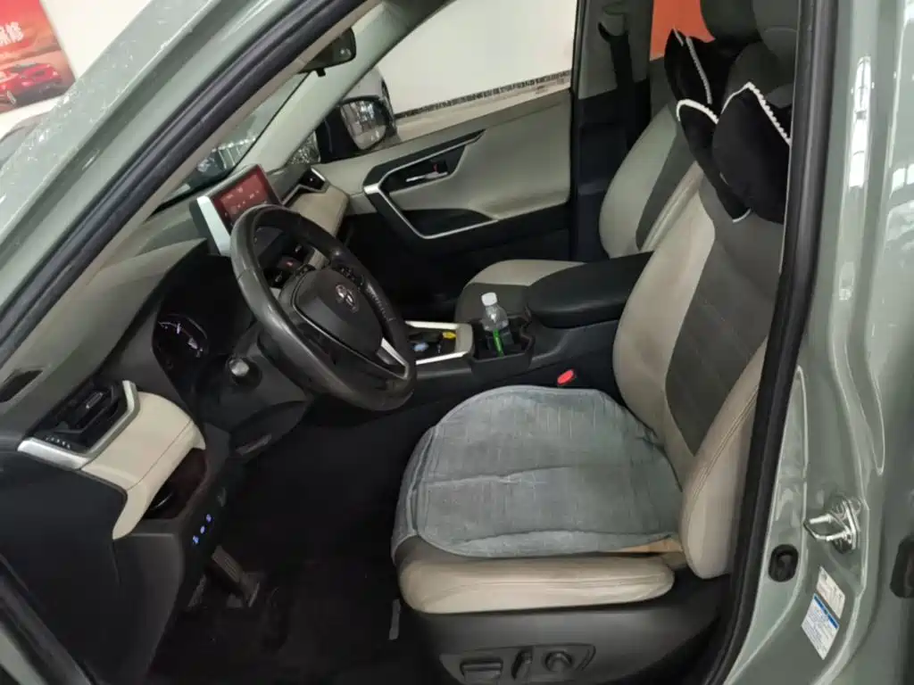 Toyota RAV4 — фото 15