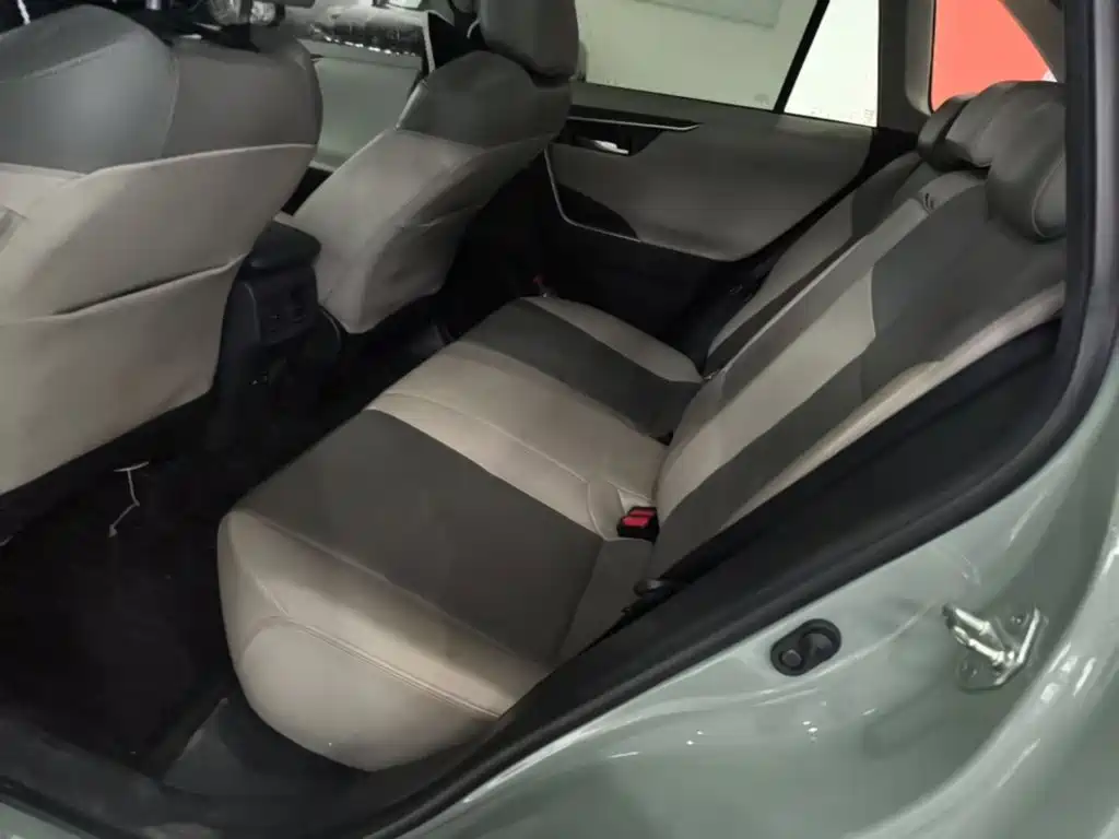 Toyota RAV4 — фото 17