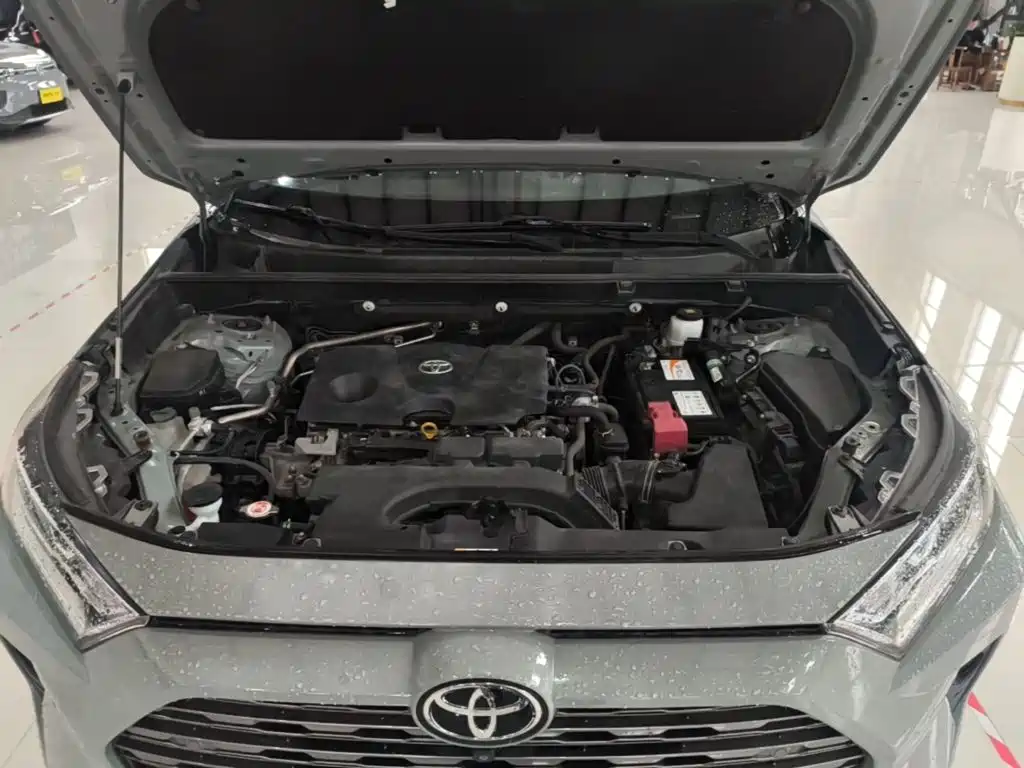 Toyota RAV4 — фото 20