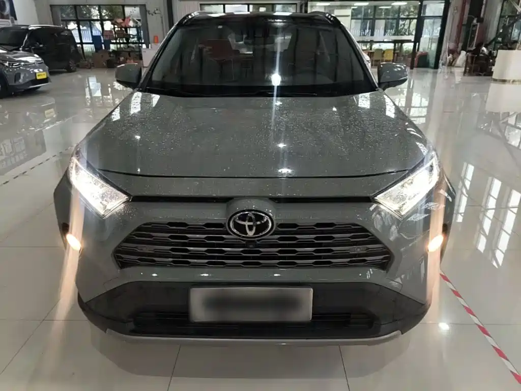 Toyota RAV4 — фото 3