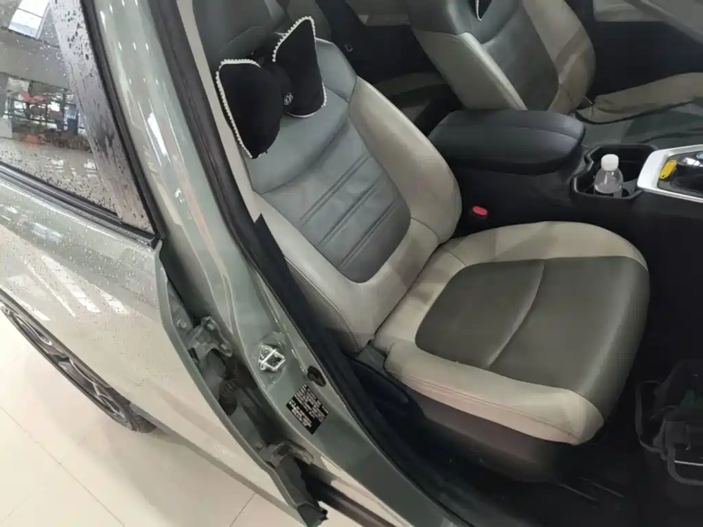 Toyota RAV4 — фото 25