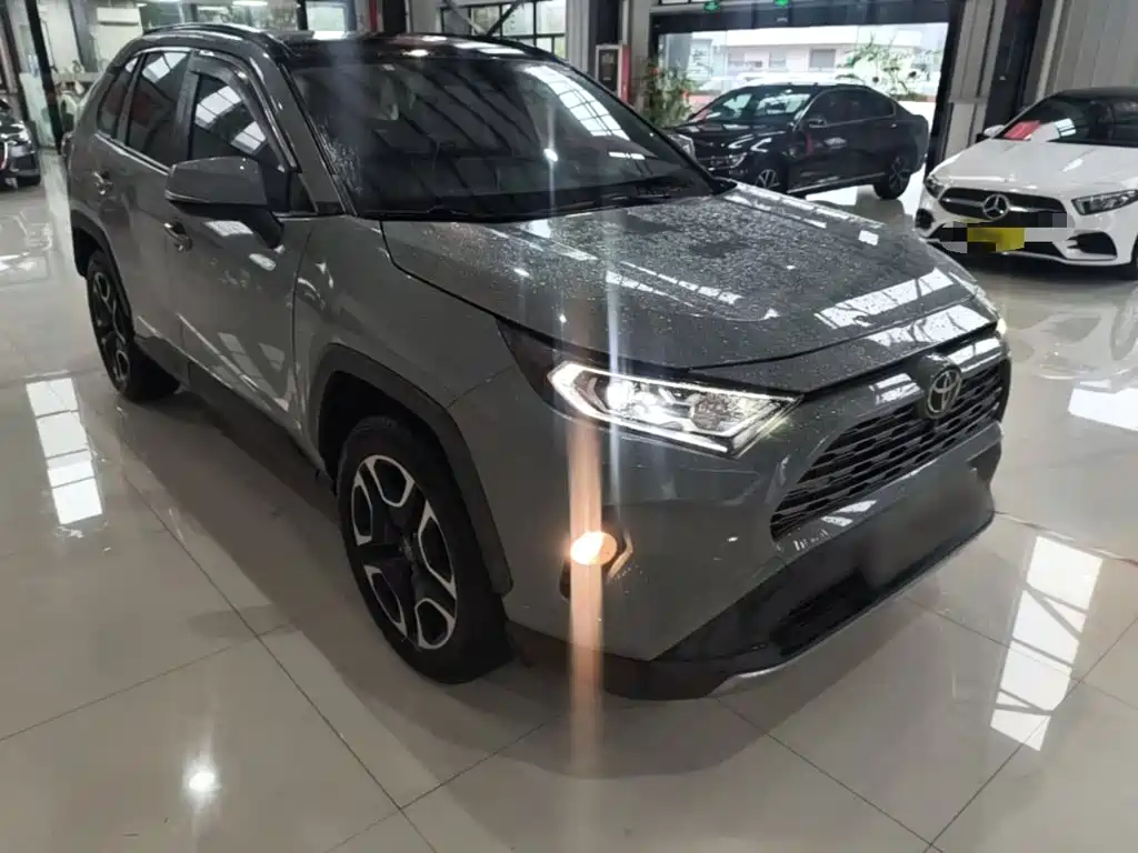 Toyota RAV4 — фото 4