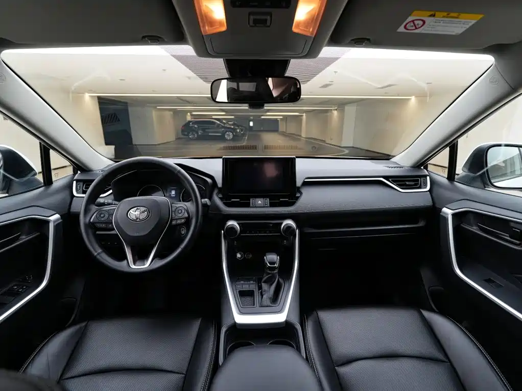 Toyota RAV4 — фото 22