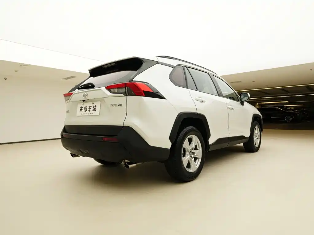 Toyota RAV4 — фото 6
