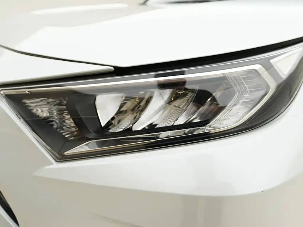 Toyota RAV4 — фото 10